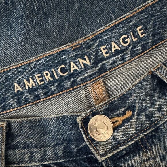 American Eagle 90’s Boyfriend high waisted Distressed Straight Leg Jeans Size 10 - Picture 11 of 13
